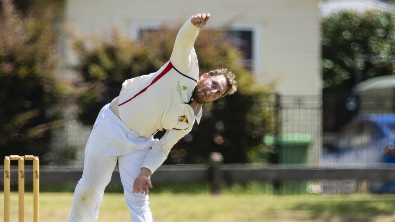 Daniel Pollock bowls for Metropolitan-Easts. Picture: Kevin Farmer