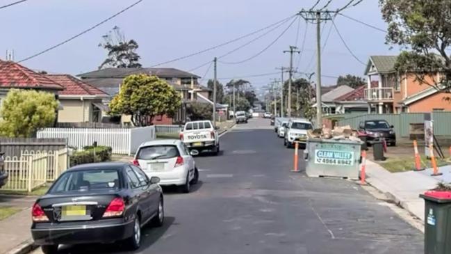 A man has been stabbed in the leg and hand after confronting a man who was allegedly attempting to break into the injured man's neighbour's residence on Selwyn St, Merewether. Picture: Google Maps.