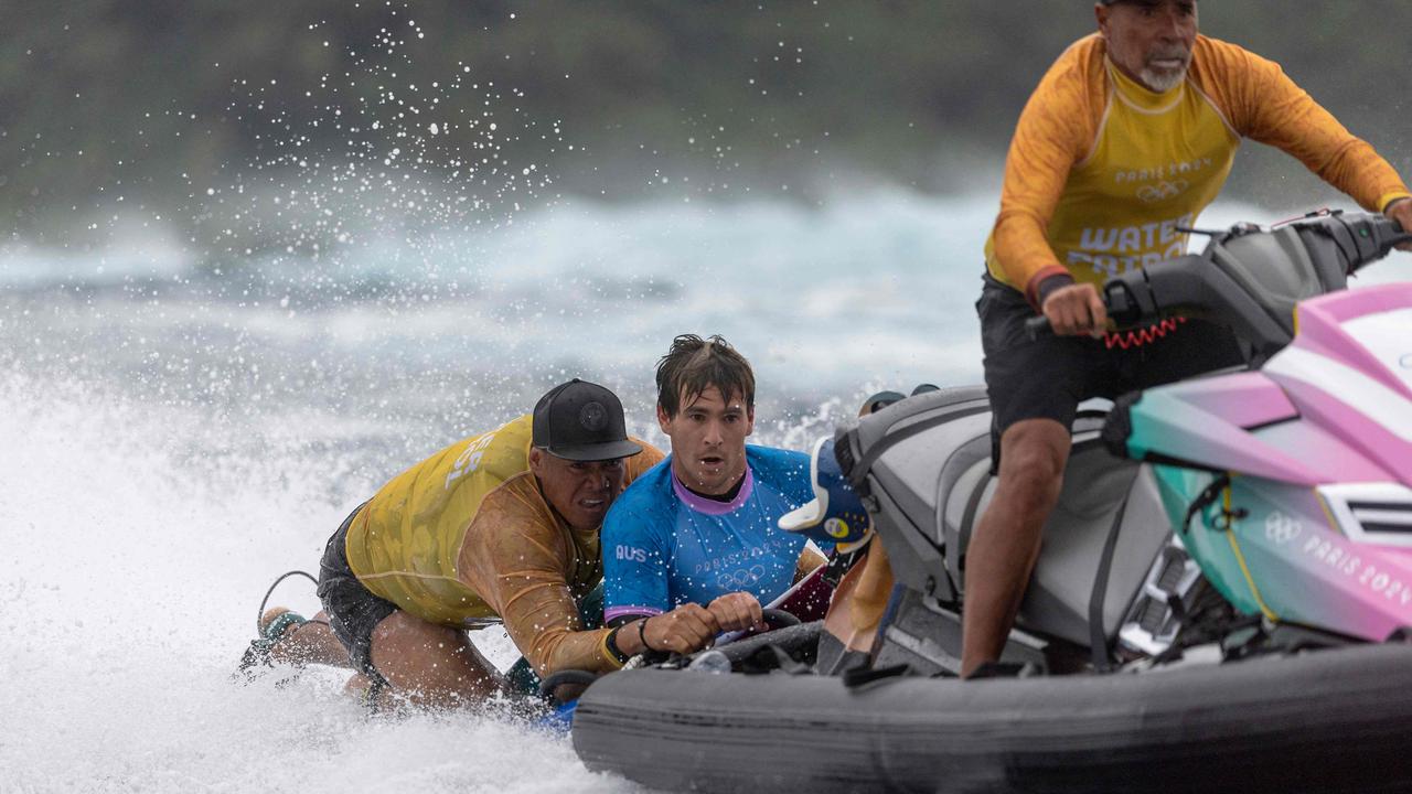 Aussie cheats death in Olympic surfing