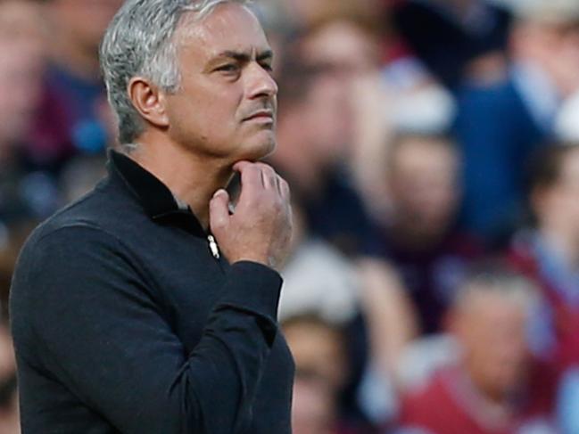 TOPSHOT - Manchester United's Portuguese manager Jose Mourinho gestures on the touchline during the English Premier League football match between West Ham United and Manchester United at The London Stadium, in east London on September 29, 2018. (Photo by Ian KINGTON / AFP) / RESTRICTED TO EDITORIAL USE. No use with unauthorized audio, video, data, fixture lists, club/league logos or 'live' services. Online in-match use limited to 120 images. An additional 40 images may be used in extra time. No video emulation. Social media in-match use limited to 120 images. An additional 40 images may be used in extra time. No use in betting publications, games or single club/league/player publications. /