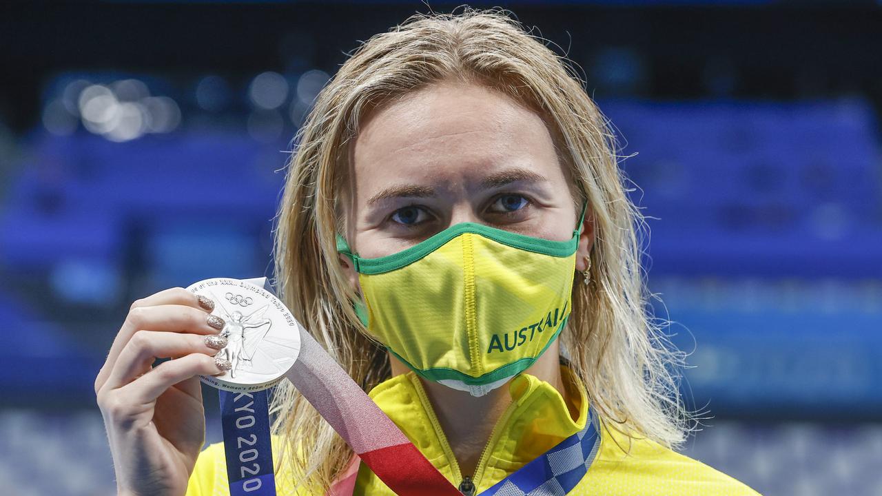 Ariarne Titmus shows off her silver medal from the women’s 800m freestyle final. Picture: Alex Coppel