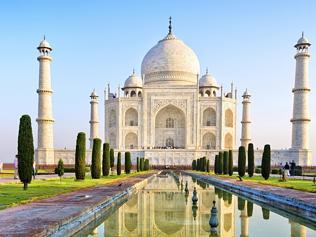 Tourists told not to wear skirts in India