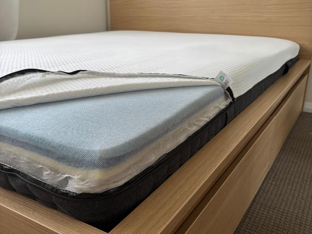 With four layers of foam and pocket springs, the Emma Luxe hybrid mattress is the perfect blend of soft and firm. Image: Jessica Smith