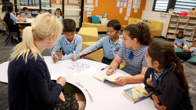 Teachers and school-staff across the state will soon be required through government mandate to have a third dose of a Covid vaccine to work in our schools. (AAP IMAGE / Angelo Velardo)