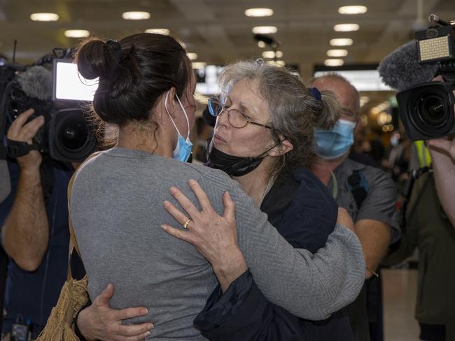 SYDNEY, AUSTRALIA - NewsWire photos NOVEMBER 1, 2021: General coverage from Sydney International Airport as the first overseas passengers arrive into Australia amid lifted travel restrictions. Picture: NCA NewsWire / Dylan Coker