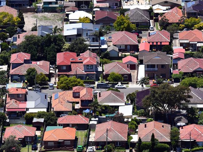 ***FILE IMAGE*** ABS data from the Survey of Income and Housing 2017?18 on Australian housing occupancy, costs and affordability is set to be released today.*** An aerial image shows houses located in the New South Wales suburb of Balmoral (foreground) in the New South Wales city of Sydney, Sunday, 17 February 2019. (AAP Image/Sam Mooy) NO ARCHIVING, EDITORIAL USE ONLY