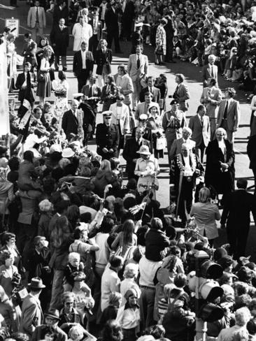 The Queen in Macquarie St, Hobart, in 1977.