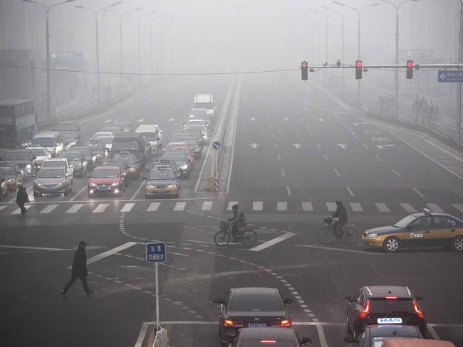 BEIJING, CHINA - DECEMBER 01: Traffic is seen on a day of high pollution on December 1, 2015 in Beijing, China. China's capital and many cities in the northern part of the country recorded the worst smog of the year with air quality devices in some areas unable to read such high levels of pollutants. Levels of PM 2.5, considered the most hazardous, crossed 600 units in Beijing, nearly 25 times the acceptable standard set by the World Health Organization. The governments of more than 190 countries are meeting in Paris this week to set targets on reducing carbon emissions in an attempt to forge a new global agreement on climate change. (Photo by Kevin Frayer/Getty Images)