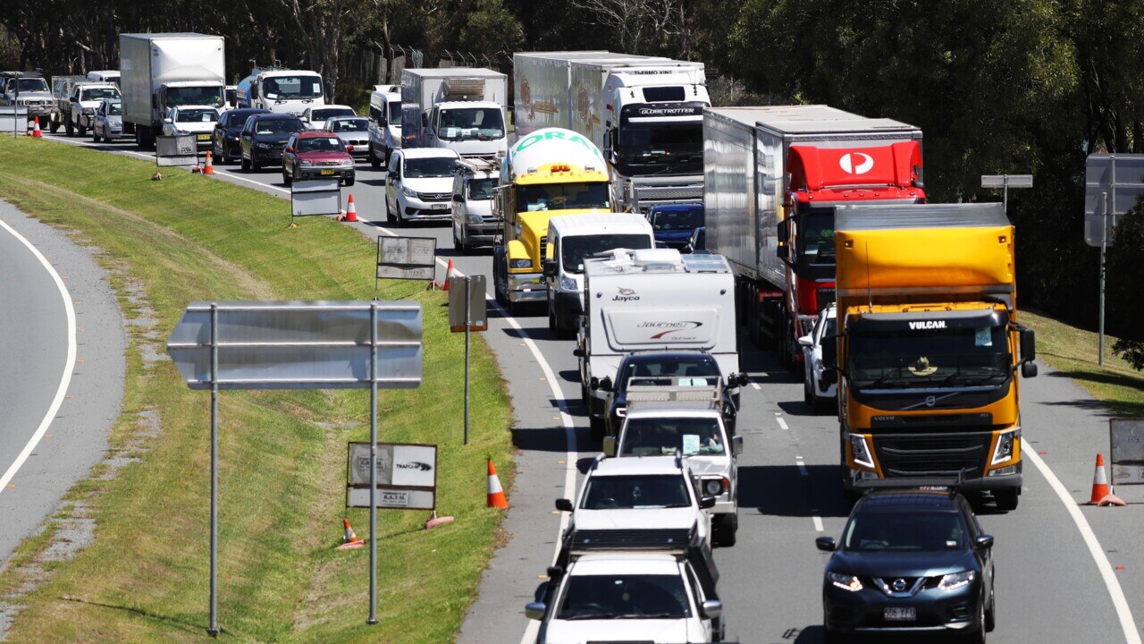 Queensland warns of border delays due to glitches in border pass procedure