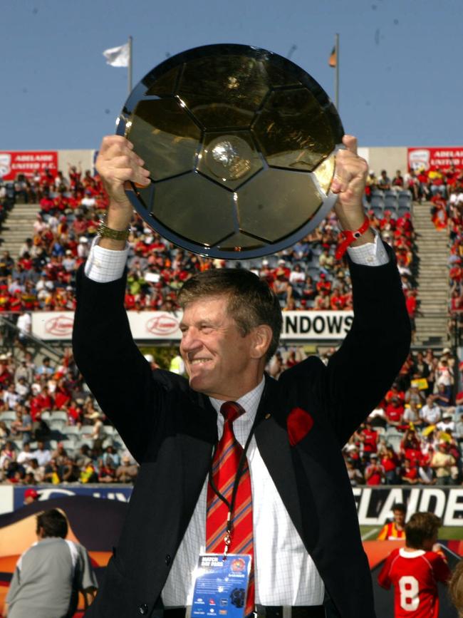 Gordon Pickard holding the 2006 A-League Premier's Plate trophy before United played Sydney FC in the semi-final at Hindmarsh Stadium. 