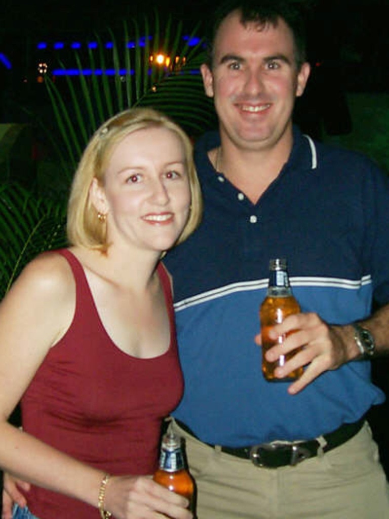 Trish Caddy and Wayne Smith at Rattle N Hum Nightclub, Mackay, 2001.