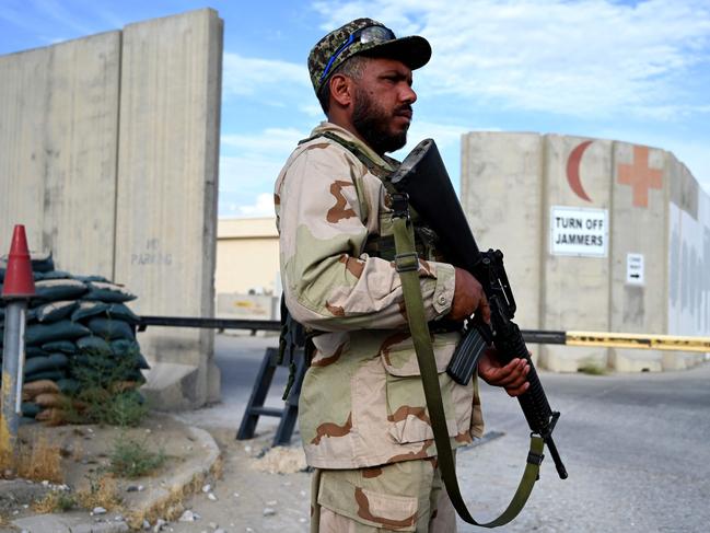 An Afghan National Army (ANA) soldier stands guard at gate of a hospital inside the Bagram US air base after all US and NATO troops left, some 70 Km north of Kabul on July 5, 2021. (Photo by WAKIL KOHSAR / AFP)