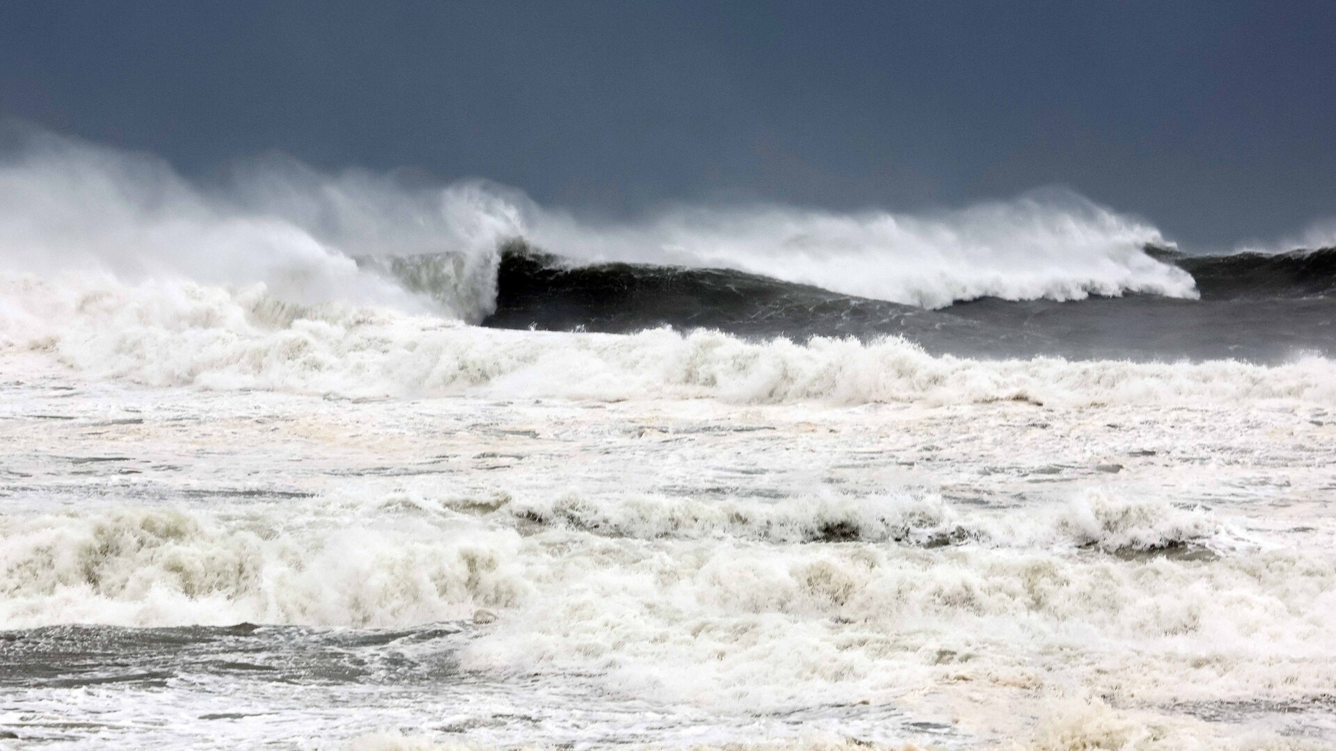 ‘Frustrating’ Cyclone Alfred ‘crawling’ towards the east coast