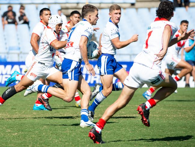 Mitchel Woodson the run for the Bulldogs. Picture: Thomas Lisson