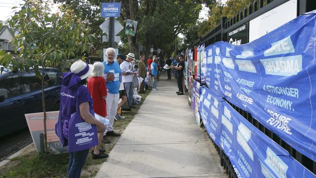 Polls open... The scene outside Rose Bay Public School this morning. Picture: Tim Pascoe