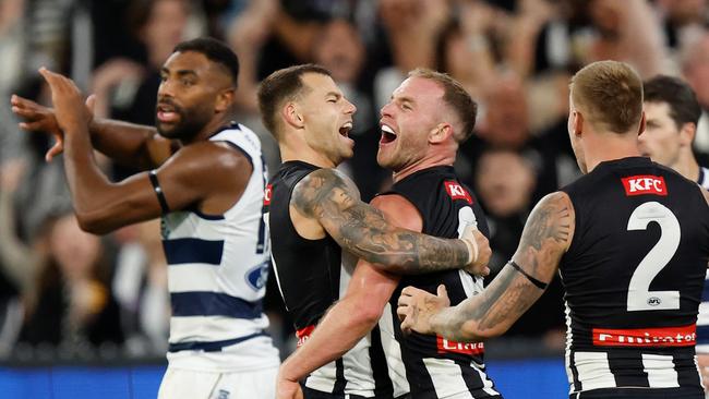 MELBOURNE, AUSTRALIA - MARCH 17: Jamie Elliott (left) and Tom Mitchell of the Magpies celebrate during the 2023 AFL Round 01 match between the Geelong Cats and the Collingwood Magpies at the Melbourne Cricket Ground on March 17, 2023 in Melbourne, Australia. (Photo by Michael Willson/AFL Photos via Getty Images)