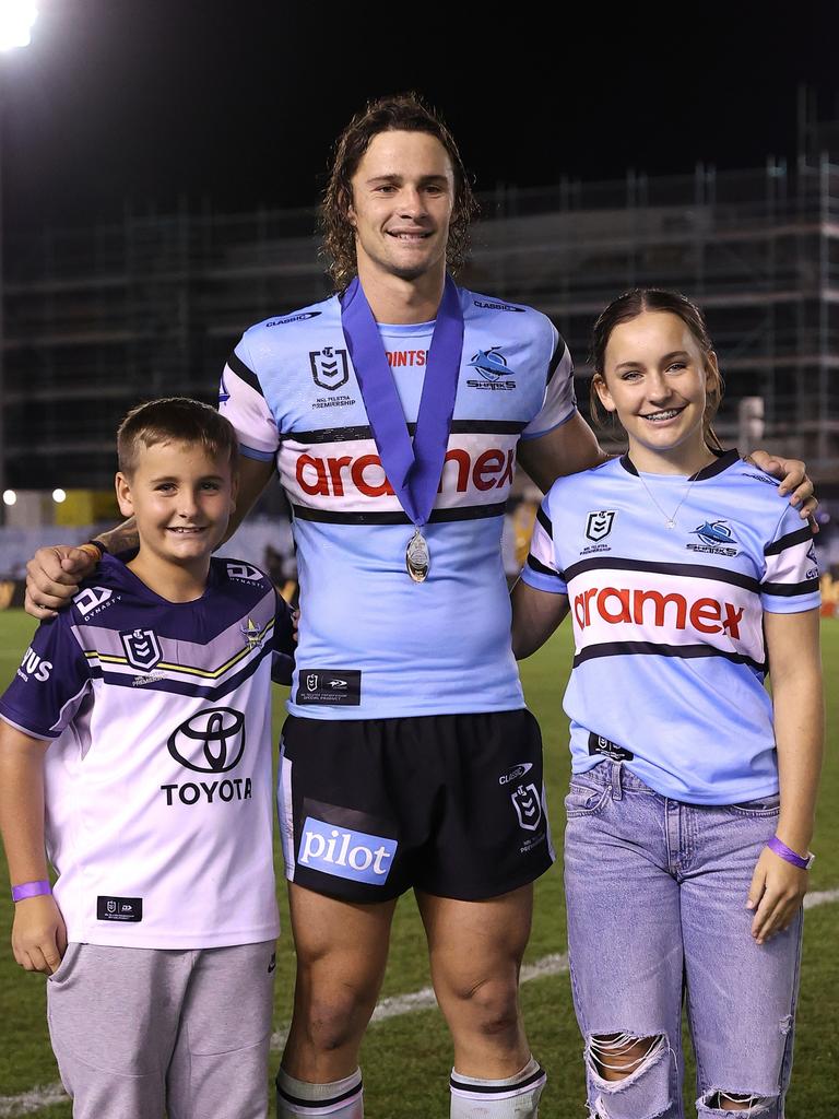 Paul Green Medallist Nicho Hynes with Paul Green’s children Jed and Emerson. Photo by Cameron Spencer/Getty Images