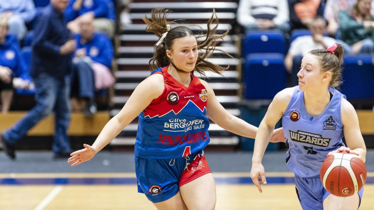 Toowoomba Mountaineers player Laura Conway (left) defends against Cara Dinneen of Northside Wizards in QSL Division 1. Picture: Kevin Farmer