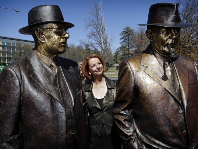 Julia Gillard unveils the sculpture of John Curtin and Ben Chifley inspired by an iconic photograph by Don Stephens.