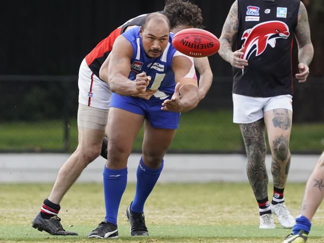 Fia Tootoo gets away a handball for Moorabbin Kangaroos. Picture: Valeriu Campan