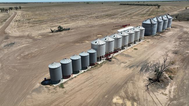 Nunkeri has 4 x 750T, 7 x 150T, 5 x 45T silos and 10,000T bunker storage.