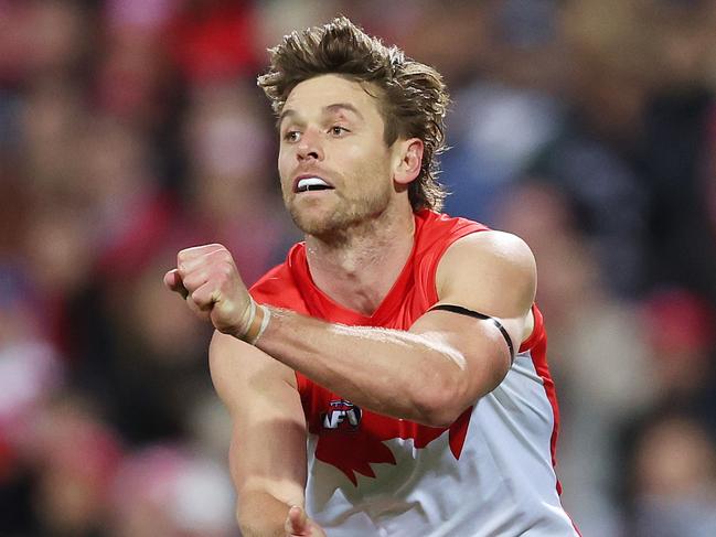 SYDNEY, AUSTRALIA - JUNE 30:    Dane Rampe of the Swans handpasses during the round 16 AFL match between Sydney Swans and Geelong Cats at Sydney Cricket Ground, on June 30, 2023, in Sydney, Australia. (Photo by Mark Metcalfe/AFL Photos/via Getty Images)