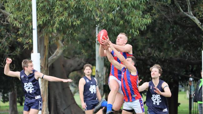 Nobes takes a big grab for Hope Valley. Picture: Lisa Wright