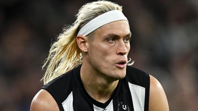 MELBOURNE, AUSTRALIA - SEPTEMBER 22: Darcy Moore of the Magpies shapes to kick during the AFL First Preliminary Final match between Collingwood Magpies and Greater Western Sydney Giants at Melbourne Cricket Ground, on September 22, 2023, in Melbourne, Australia. (Photo by Quinn Rooney/Getty Images)