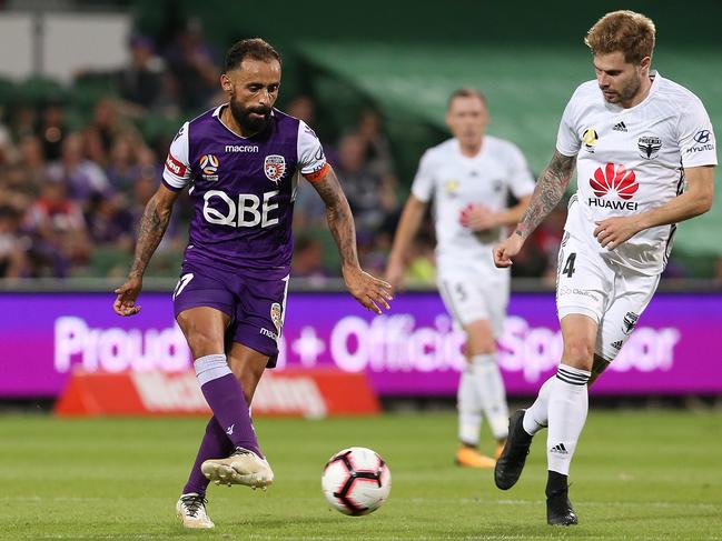 PERTH, AUSTRALIA - APRIL 28: Diego Castro of the Glory controls the ball during the round 27 A-League match between the Perth Glory and Wellington Phoenix at HBF Park on April 28, 2019 in Perth, Australia. (Photo by Paul Kane/Getty Images)