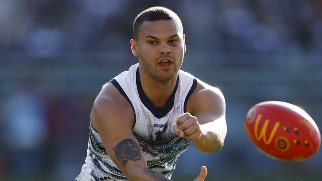 GEELONG, AUSTRALIA - MAY 21: Brandan Parfitt of the Cats handballs during the round 10 AFL match between the Geelong Cats and the Port Adelaide Power at GMHBA Stadium on May 21, 2022 in Geelong, Australia. (Photo by Darrian Traynor/Getty Images)