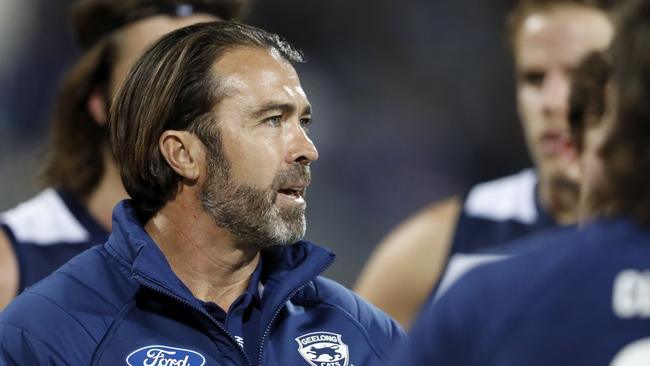 Chris Scott addresses his players during Geelong’s scratchy win.