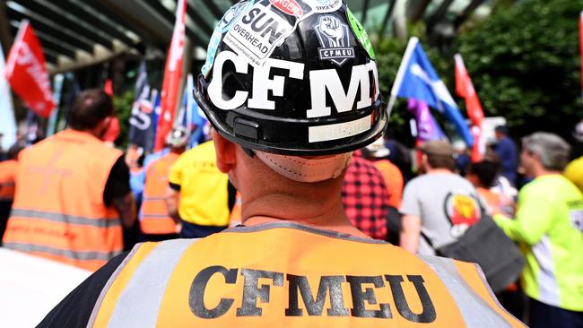 BRISBANE, AUSTRALIA - NewsWire Photos - SEPTEMBER 1, 2022.Members of the CFMEU protest outside the Queensland Government offices at no. 1 Williams Street in Brisbane. The protest coincides with the federal governmentÃs Job Summit held in Canberra today. Picture: NCA NewsWire / Dan Peled