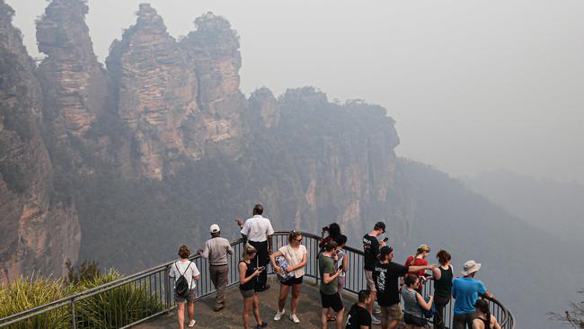 The smoky December views from Echo Point Lookout have been replaced with blue skies again. Picture: AAP IMAGE/Carmela Roche