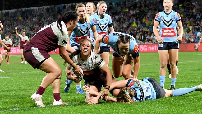 Destiny Brill scoring for the Origin league girls. Try Photo NRL photos