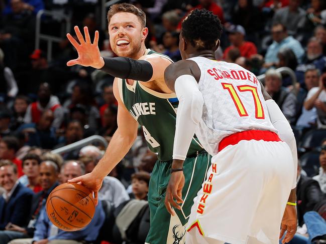 ATLANTA, GA - NOVEMBER 16: Matthew Dellavedova #8 of the Milwaukee Bucks calls to his offense against Dennis Schroder #17 of the Atlanta Hawks at Philips Arena on November 16, 2016 in Atlanta, Georgia. NOTE TO USER User expressly acknowledges and agrees that, by downloading and or using this photograph, user is consenting to the terms and conditions of the Getty Images License Agreement.   Kevin C. Cox/Getty Images/AFP == FOR NEWSPAPERS, INTERNET, TELCOS & TELEVISION USE ONLY ==