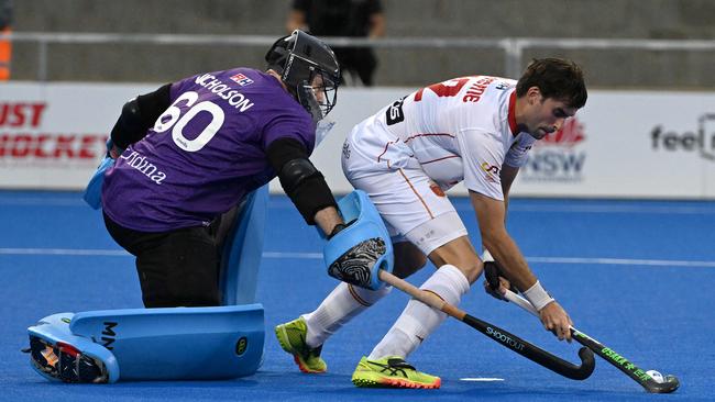 Spain’s Marc Reyna (R) dodges Australia’s goalkeeper Mitch Nicholson to score a goal during a shootout in the men's field hockey match between Australia and Spain in the FIH Hockey Pro League in Sydney on February 8, 2025. (Photo by Saeed KHAN / AFP)