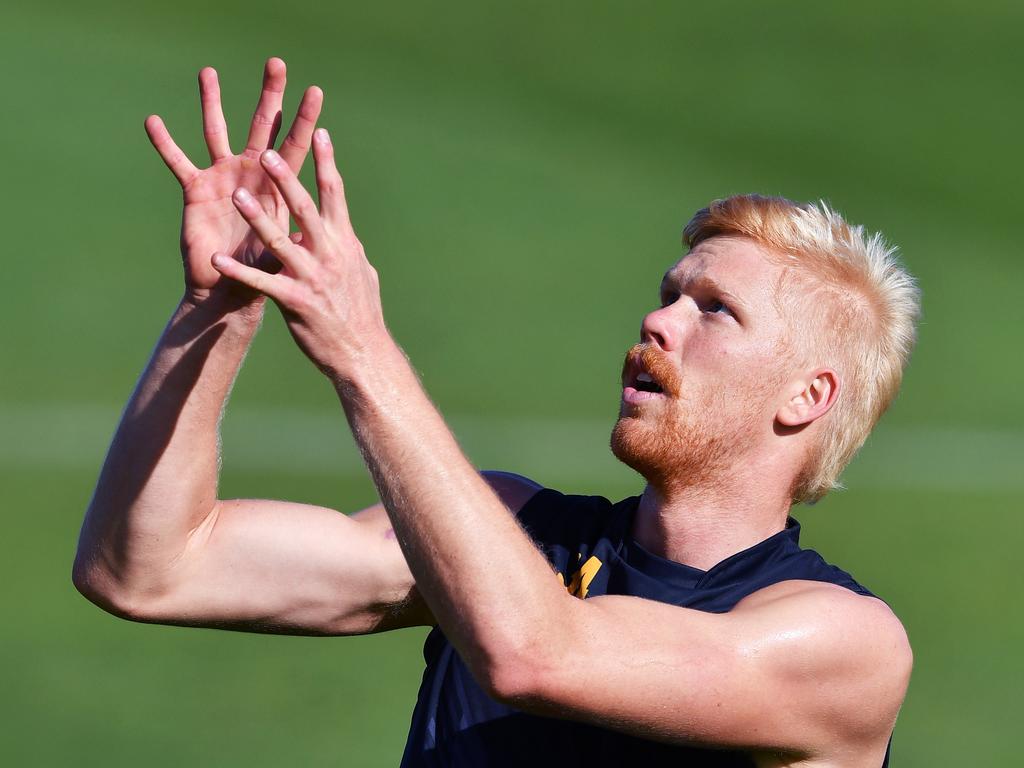 Elliott Himmelberg is set for a move to defence.