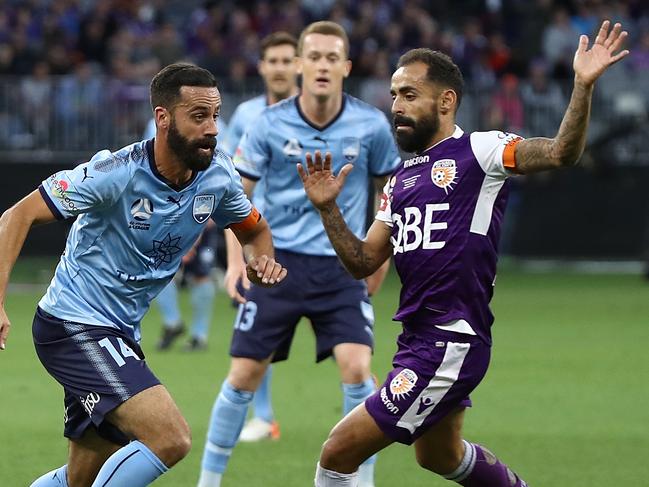 PERTH, AUSTRALIA - MAY 19: Alex Brosque of Sydney controls the ball against Diego Castro of the Glory during the 2019 A-League Grand Final match between the Perth Glory and Sydney FC at Optus Stadium on May 19, 2019 in Perth, Australia. (Photo by Paul Kane/Getty Images)