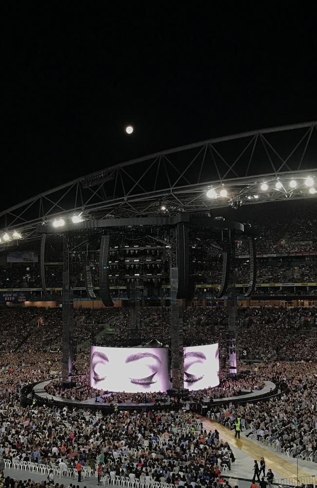 Adele Australian tour Singer‘s ‘secret’ entrance to stage revealed