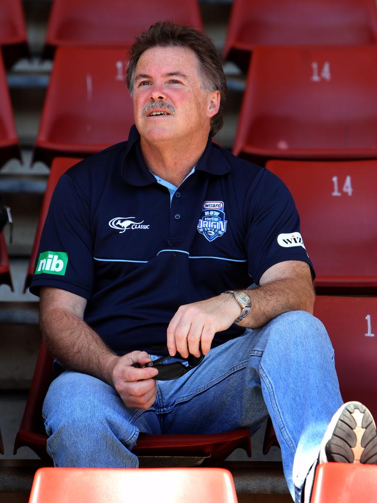 Steve Morris watching the Dragons train. Photo: Gregg Porteous