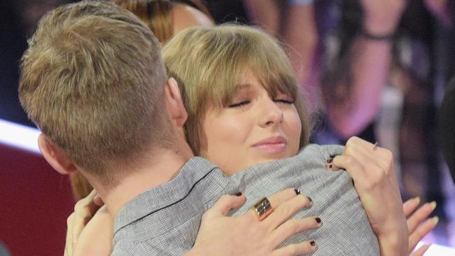 INGLEWOOD, CALIFORNIA - APRIL 03: Recording artist Taylor Swift (R) hugs Calvin Harris at the iHeartRadio Music Awards which broadcasted live on TBS, TNT, AND TRUTV from The Forum on April 3, 2016 in Inglewood, California. (Photo by Jason Kempin/Getty Images for iHeartRadio / Turner)