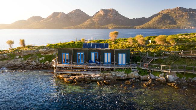 Picnic Island is 800m offshore from the five-star Saffire Freycinet resort.