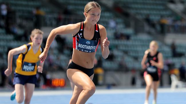 Ivy Boothroyd of Endeavour Sports HS runs in the 400m rat the 2021 NSW All Schools Championships.