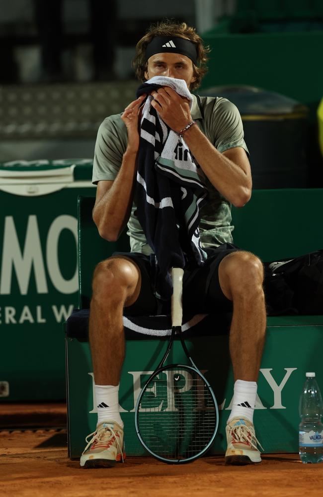 Alexander Zverev shows his dejection against Daniil Medvedev. (Photo by Clive Brunskill/Getty Images)