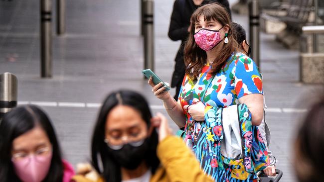 People are being encouraged to wear a mask if symptomatic. Picture: NCA NewsWire / Luis Enrique Ascui