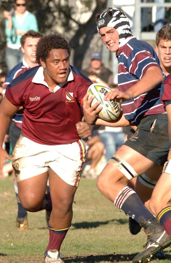 JULY 29, 2006: Sport. Brisbane State High School versus The Southport School. BSHS #3 Mosa Afu and TSS # 5 Robert Simmons. Pic Fiona Harding