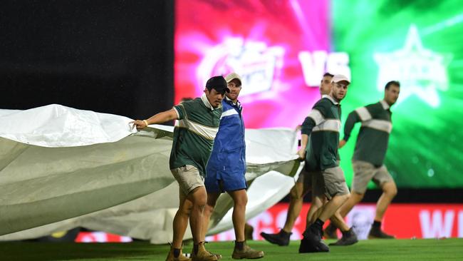 SCG ground staff were kept super busy on the day of the Big Bash final.