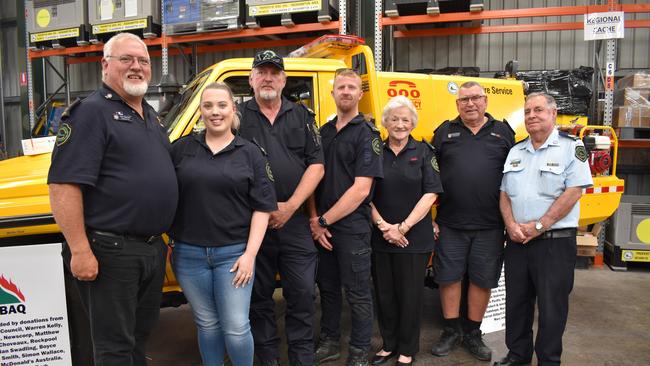 Clint Swadling, Cloe Boyland, Darrin Swadling, James Lawson, Rose Swadling, Graham Swadling, Ian Pike with the new Kunwarara Landcruiser.