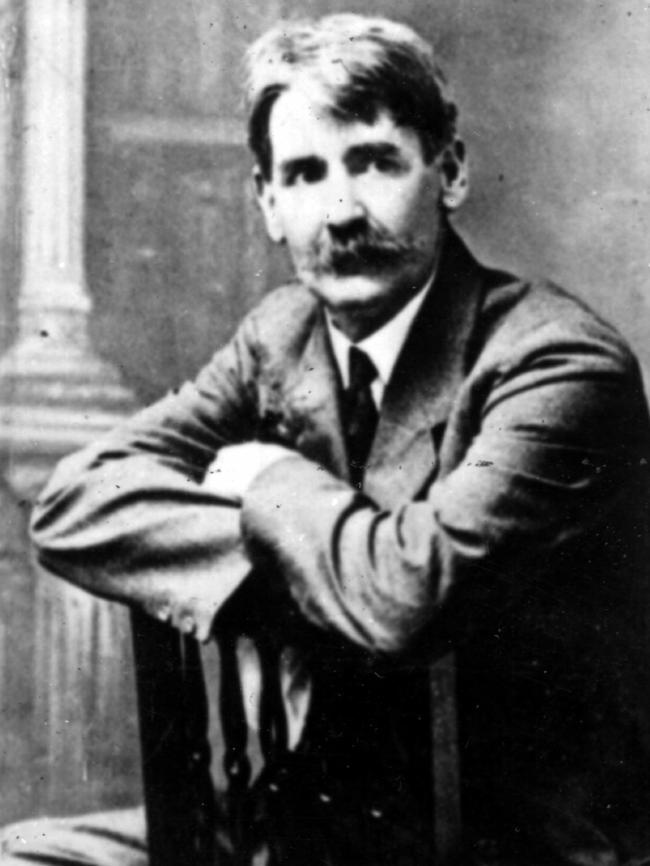 Legendary bush poet Henry Lawson, pictured in 1905.