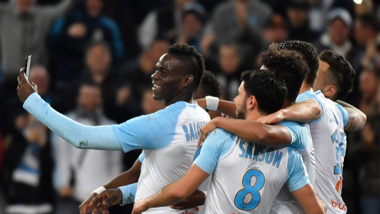 Marseille's Italian forward Mario Balotelli (L) takes a selfie with teammates after scoring